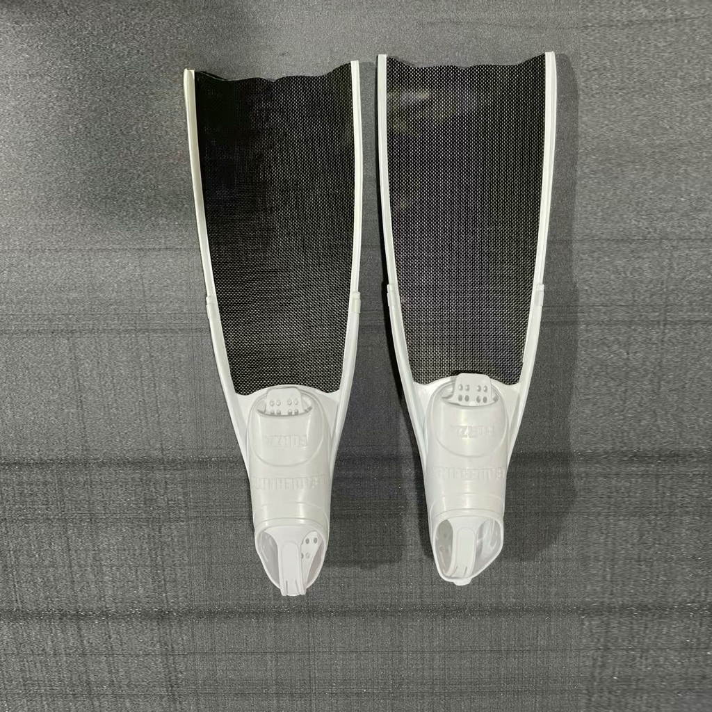 【高機動モデル】Leaderfins搭載 カーボンショートフィン 軽量・コンパクトで機動力抜群