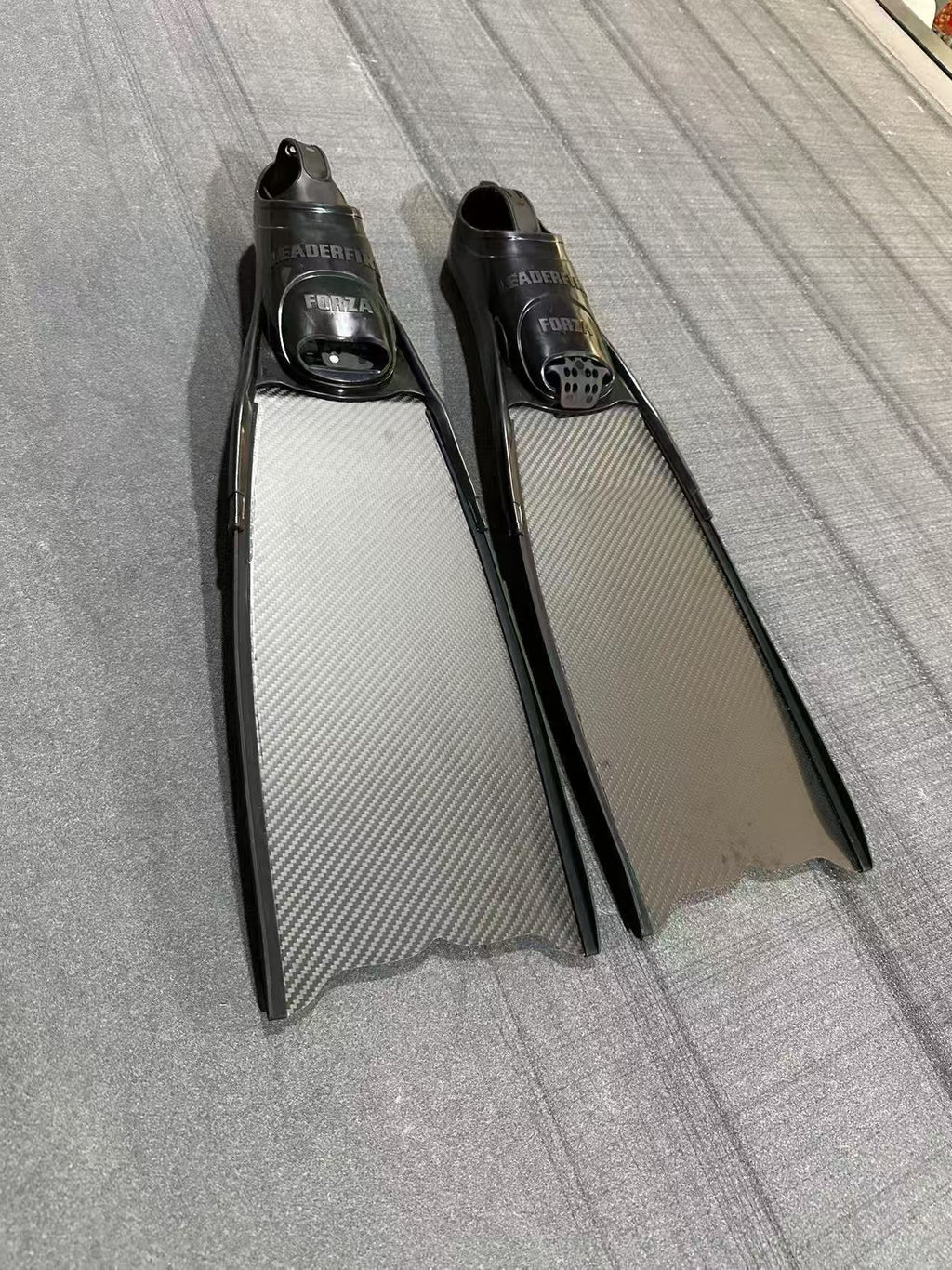 【高機動モデル】Leaderfins搭載 カーボンショートフィン 軽量・コンパクトで機動力抜群