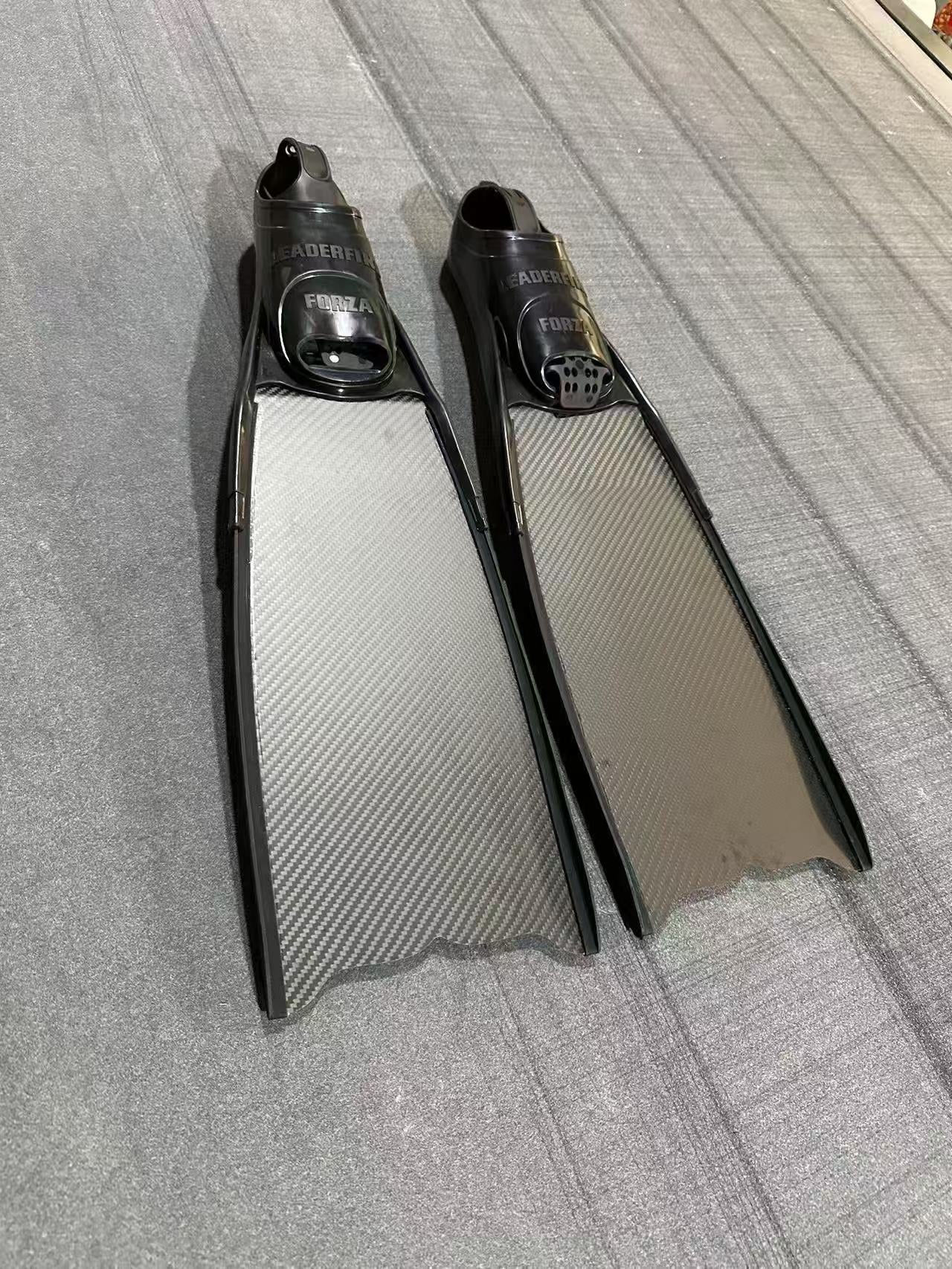 【高機動モデル】Leaderfins搭載 カーボンショートフィン 軽量・コンパクトで機動力抜群