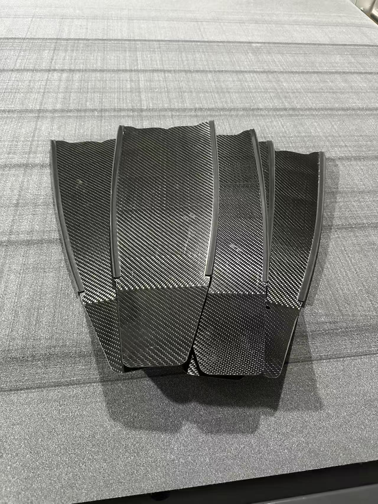 【高機動モデル】Leaderfins搭載 カーボンショートフィン 軽量・コンパクトで機動力抜群